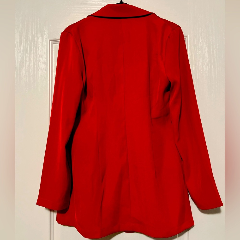 Brand Chic Me
Color Red 
Size: M
Style blazer  Long
Material polyester